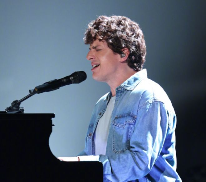 断眉挂电风波升级！演唱音准0偏差外国音乐博主：明目张胆修音