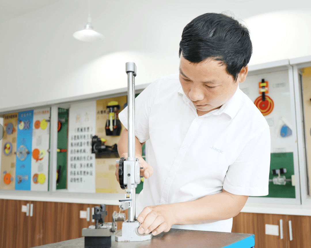 全国先进工作者——台州开放大学教师邱卫明